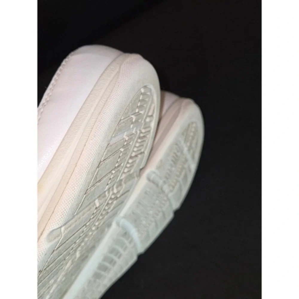 New Balance 577 Womens White Leather Walking Shoes WW577VW Hook Loop‎ Size 10